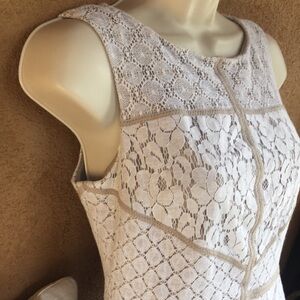 Timeless Maggie London white islet dress. Fully lined in nude Size 6 above knee